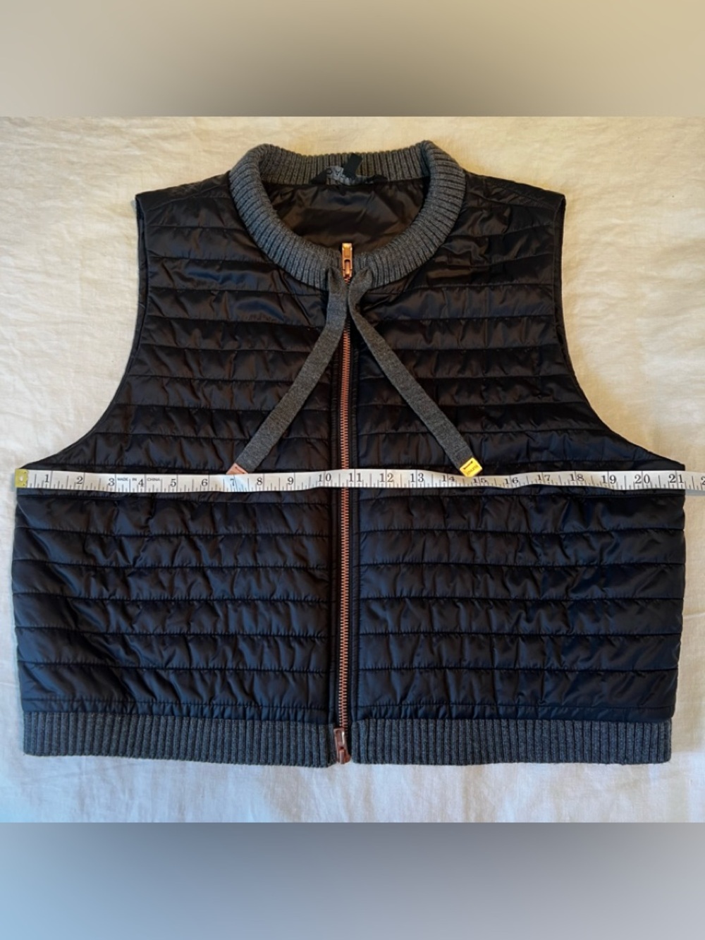 Athleta Cropped Puffer Vest - Picture 4 of 9